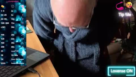 Adam online show from October 2025 08:03:01 AM