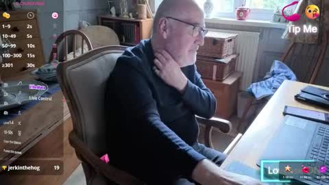 Adam online show from November 2025 03:00:01 PM