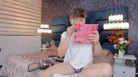 Femboy Max online show from February 2026 11:32:01 AM