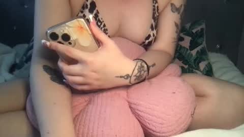 Snapshot of femmefatalebabe chatting on May 2026 08:58:01 PM online show from May 2026 08:58:01 PM