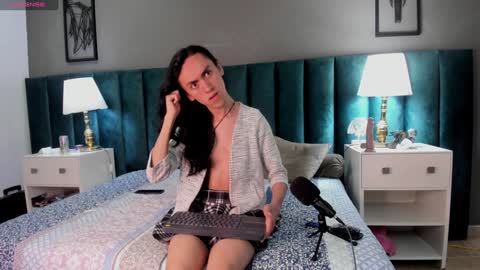 Snapshot of fenix_karoll chatting on December 2024 01:29:02 AM Karol online show from December 2024 01:29:02 AM