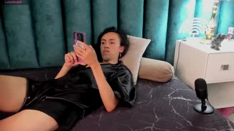 Snapshot of fenix_karoll chatting on December 2024 11:06:01 AM Karol online show from December 2024 11:06:01 AM