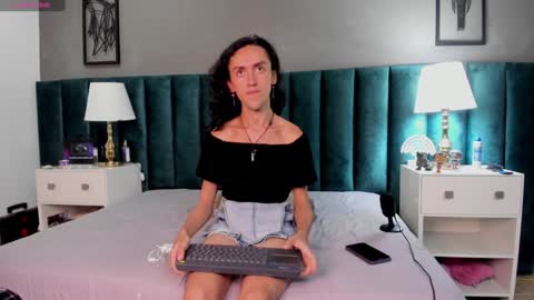 Snapshot of fenix_karoll chatting on January 2025 04:11:02 PM Karol online show from January 2025 04:11:02 PM