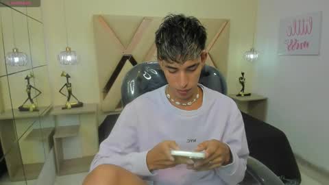 FER PHOENIX online show from October 2025 03:04:01 AM