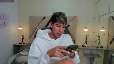 FER PHOENIX online show from December 2025 03:23:01 AM