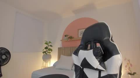 Fer  online show from October 2025 03:01:02 AM