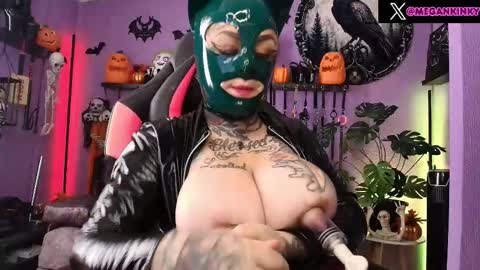 Snapshot of fetishkinkymegan chatting on October 2025 04:07:02 PM kinky Megan Draven online show from October 2025 04:07:02 PM