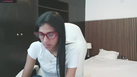 Freyja  online show from April 2026 06:27:02 PM