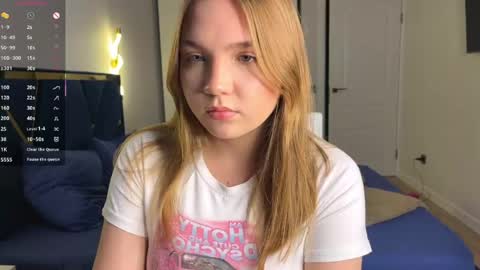 Snapshot of fififlower chatting on May 2026 07:00:01 PM Rebecca online show from May 2026 07:00:01 PM