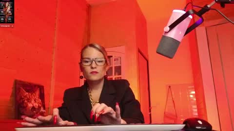 Lady online show from April 2026 07:58:02 PM