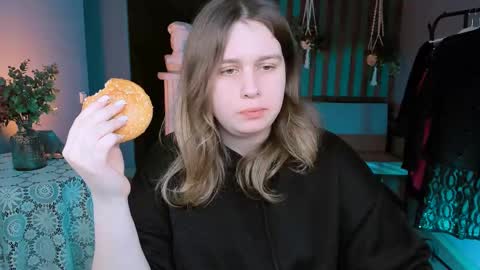 fiora online show from February 2025 09:25:02 AM