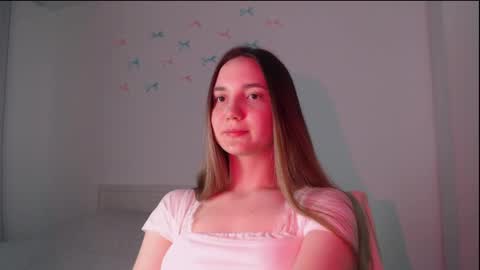 fireflies_fly_ online show from April 2026 07:49:01 PM