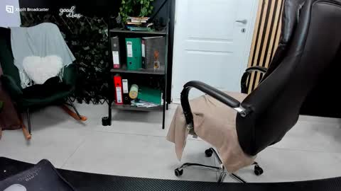 Snapshot of fireflowers_ chatting on September 2025 09:04:02 PM Kallisy online show from September 2025 09:04:02 PM