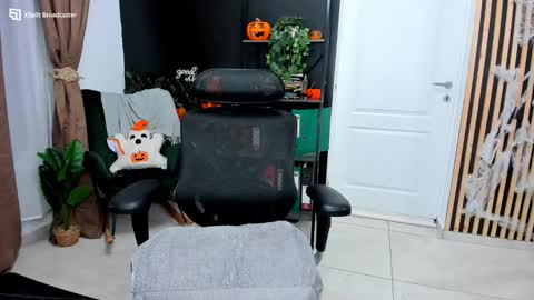 Snapshot of fireflowers_ chatting on October 2025 10:33:01 PM Kallisy online show from October 2025 10:33:01 PM