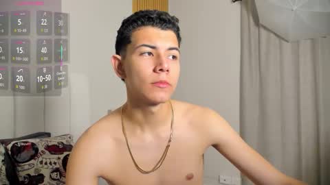 Nicolas online show from November 2025 01:25:02 PM