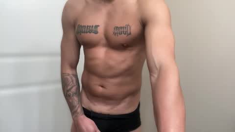 Snapshot of fithornyandtatted chatting on April 2026 05:39:01 PM fithornyandtatted online show from April 2026 05:39:01 PM