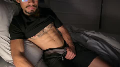 Snapshot of fitjacques chatting on May 2026 01:22:02 AM fitjacques online show from May 2026 01:22:02 AM