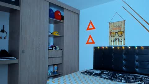 Elias Valencia online show from February 2025 09:08:02 AM