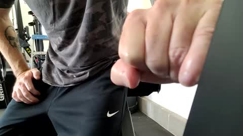  Links in Bio below online show from September 2025 06:33:02 PM