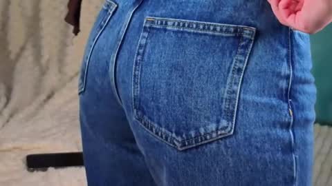 Snapshot of flairbeam chatting on April 2026 01:22:01 AM Amelia online show from April 2026 01:22:01 AM