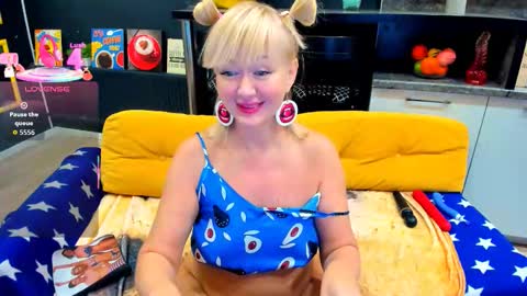 Mary online show from October 2025 09:43:02 PM