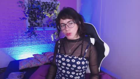 Snapshot of flora_blue chatting on October 2025 11:43:01 AM flora_blue online show from October 2025 11:43:01 AM