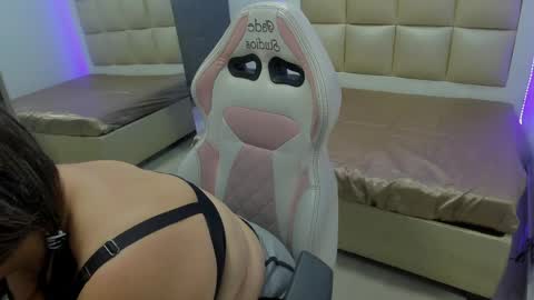 flora_js_ online show from April 2026 01:00:01 AM