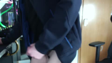 Snapshot of flothegerman chatting on February 2025 09:28:01 AM flothegerman online show from February 2025 09:28:01 AM