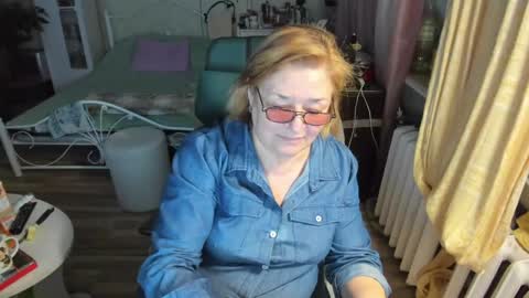 Snapshot of flowerlover8 chatting on April 2026 06:31:01 PM Flowerlower online show from April 2026 06:31:01 PM