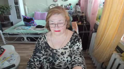 Snapshot of flowerlover8 chatting on April 2026 04:23:02 PM Flowerlower online show from April 2026 04:23:02 PM