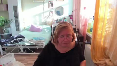 Snapshot of flowerlover8 chatting on May 2026 03:17:01 PM Flowerlower online show from May 2026 03:17:01 PM