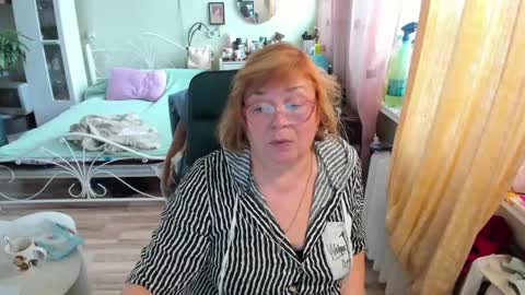 Snapshot of flowerlover8 chatting on May 2026 06:21:02 AM Flowerlower online show from May 2026 06:21:02 AM