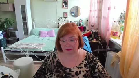 Snapshot of flowerlover8 chatting on May 2026 08:07:02 AM Flowerlower online show from May 2026 08:07:02 AM
