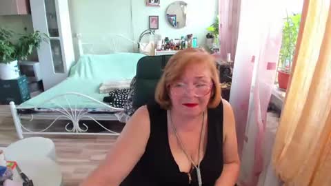 Snapshot of flowerlover8 chatting on June 2026 11:19:05 AM Flowerlower online show from June 2026 11:19:05 AM