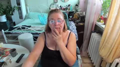 Snapshot of flowerlover8 chatting on June 2026 10:39:01 AM Flowerlower online show from June 2026 10:39:01 AM