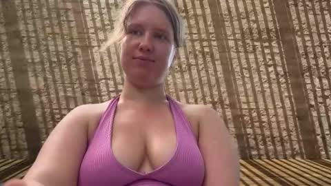 Snapshot of fluffy_bunnyxxx chatting on April 2026 06:31:02 AM fluffy_bunnyxxx online show from April 2026 06:31:02 AM