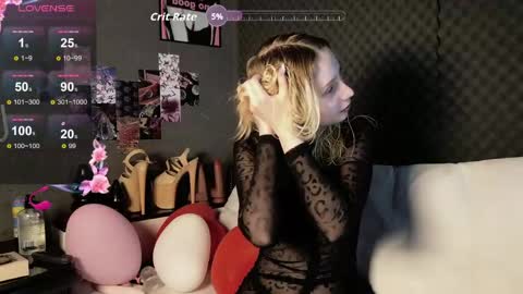 fluffy_cloude online show from April 2026 05:41:02 AM