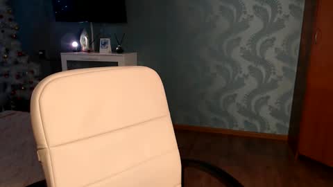 Molli  Ready for any play with you. Hottest show in pvt  Help a student earn big tokens  online show from February 2026 05:49:02 PM