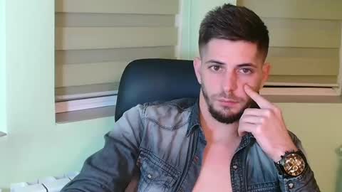 independent model online show from December 2024 06:50:01 PM