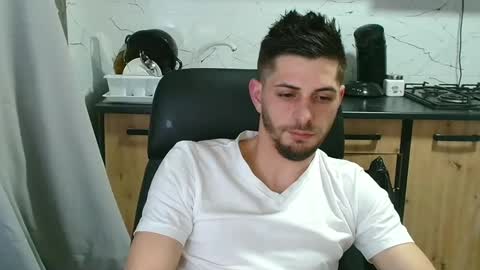 independent model online show from February 2025 07:58:02 PM