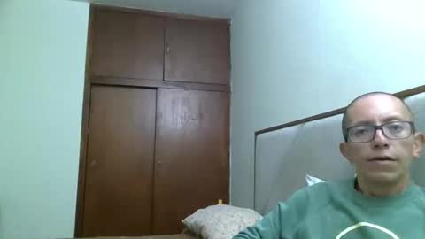 fonzi_flores online show from November 2025 12:44:02 PM