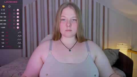 Snapshot of forever_cute chatting on December 2024 12:49:01 PM Ann online show from December 2024 12:49:01 PM