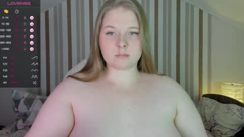 Snapshot of forever_cute chatting on February 2025 11:49:01 AM Ann online show from February 2025 11:49:01 AM