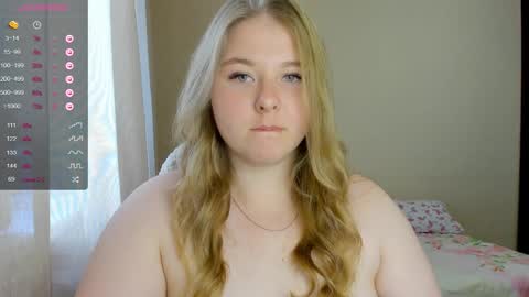 Snapshot of forever_cute chatting on September 2025 12:05:01 PM Ann online show from September 2025 12:05:01 PM