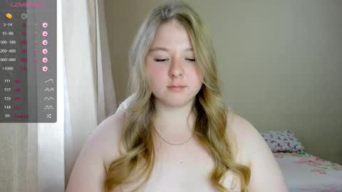 Snapshot of forever_cute chatting on September 2025 08:26:01 AM Ann online show from September 2025 08:26:01 AM