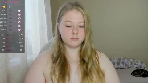 Snapshot of forever_cute chatting on September 2025 08:08:01 AM Ann online show from September 2025 08:08:01 AM