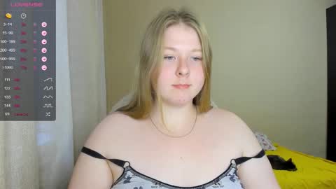 Snapshot of forever_cute chatting on October 2025 12:26:01 PM Ann online show from October 2025 12:26:01 PM