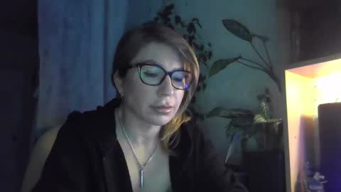 fox_red_lady7 online show from March 2025 06:33:02 PM