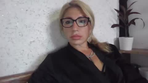 fox_red_lady7 online show from September 2025 02:30:02 PM