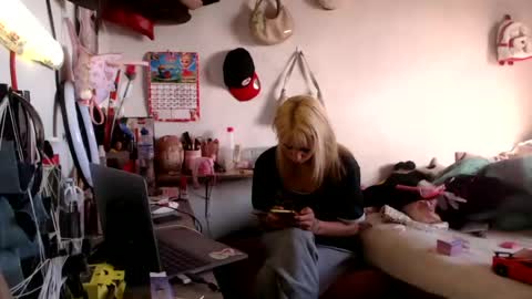 Snapshot of foxbunny_xd chatting on July 2026 12:57:02 PM foxbunny_xd online show from July 2026 12:57:02 PM